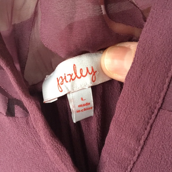 Sleeveless top with sheer flower detail - Picture 4 of 4